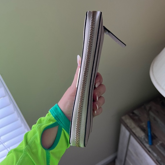 Kate Spade Wallet - Picture 3 of 5